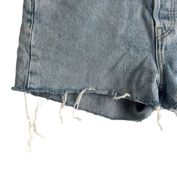 Levis Wedgie Straight Light Wash Frayed Hem Button Fly Jean Shorts Size 28 - Picture 3 of 6